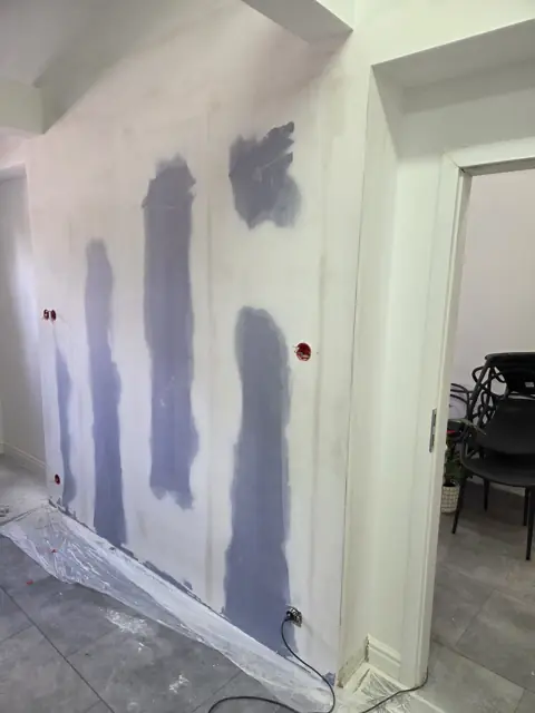 Przedścianka po szpachlowaniu, przed malowaniem